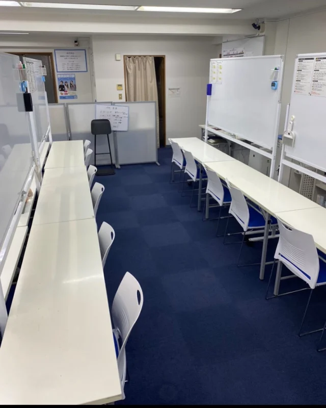 今週は都立高校の推薦入試が行われましたね。 受験した中3生の皆さん、本当にお疲れ様でした！✨

慣れない面接や作文・小論文...緊張の連続だったと思います。 今は来週の合格発表が気になって、どうしてもソワソワしてしまいますよね💦 その気持ち、痛いほどわかります。

でも、ここで一つだけアドバイスを。 「祈っても結果は変わりませんが、今勉強すれば一般入試の点数は確実に伸びます！」

もし推薦で合格していたら、それは最高のご褒美🌸 もし一般入試に回ることになっても、この数日間の努力は絶対に無駄になりません。

結果は天に任せて、今は目の前の問題集に集中しましょう！ 私たち講師も、皆さんの吉報を待ちながら、全力で授業を行います🔥

（※来年の受験生へ：先輩たちが頑張るこの熱気、ぜひ春の体験授業で感じに来てくださいね！）

#都立高校受験 #都立推薦 #推薦入試 #面接 #小論文 #結果待ち #合格祈願 #中学3年生 #一般入試 #切り替え #進学塾 #新宿区 #高田馬場